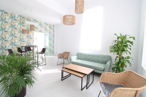 Motril Hotel | Hostal Tropical