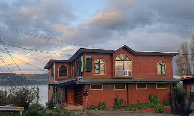 Castro House | HOSTAL VOLANTIN CHILOE