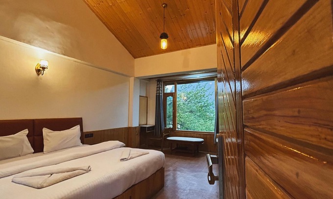 Old Manali Hotel | Hostelam The Mountain Story
