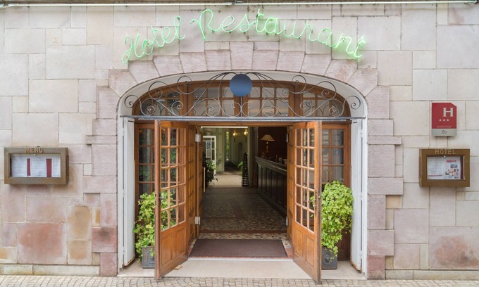Paray-le-Monial Hotel | Hostellerie des Trois Pigeons