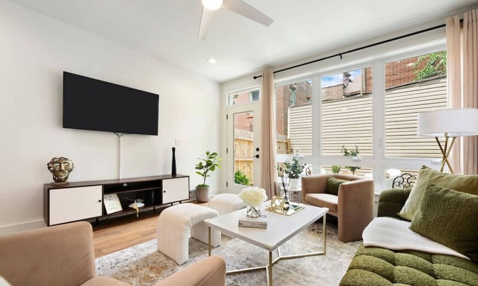 East Allegheny House | ★ HostWise Stays ★ Pet Friendly, Balcony & Patio, and an easy walk to bars & restaurants!