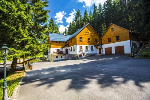 Harrachov Hotel | Hotýlek pod smrkem