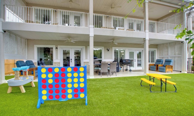 Hot Springs Condo | Hot Springs Retreat w/Fireplace on Lake!