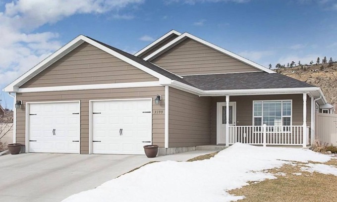 Rimrock House | !Hot Tub! 4 Br/3 Bath/Cable TV/Fast500mbpsWiFi/Cul-de-sac