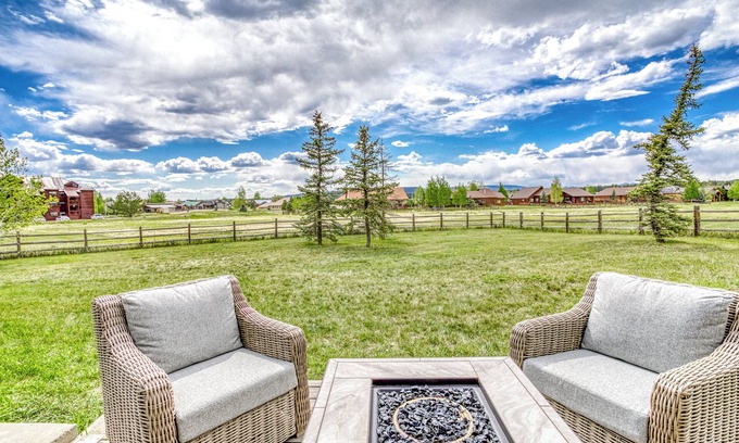 Pagosa Springs House | HOT TUB + AC l Family Getaway l Pet Friendly l 4 Bedrooms