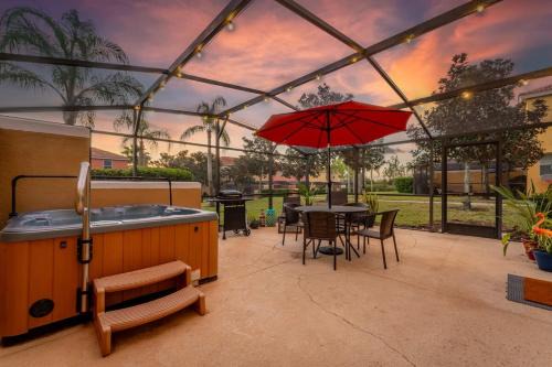 West Kissimmee House | HOT TUB and free clubhouse 3 5mi from Disney