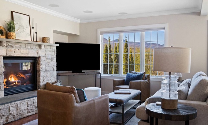 Stowe Area Condo | Hot tub and heated pool amenities included!