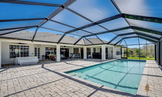 Astatula House | Hot Tub, Dock & Views: Lakefront Astatula Estate!