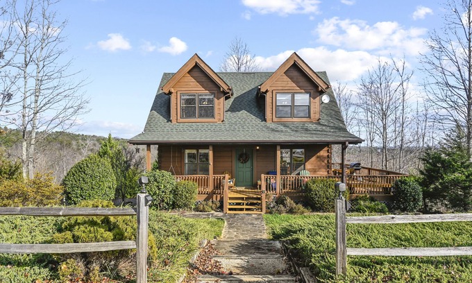 Laurel Lakes Cabin | Hot Tub & Fire Pit, Quiet Retreat
