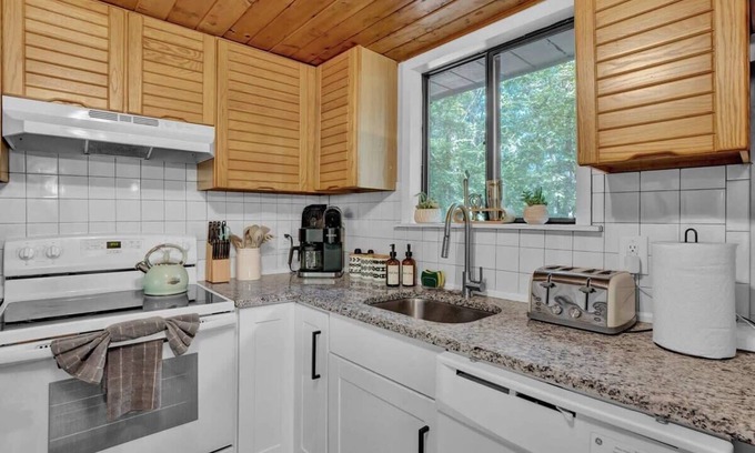 East Stroudsburg Cabin | Hot Tub, Game Room, Fireplace, Mins to Ski, Pets