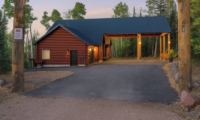 Steam Engine Meadows Cabin | Hot Tub, Game Room! 3-Story Brian Head Home