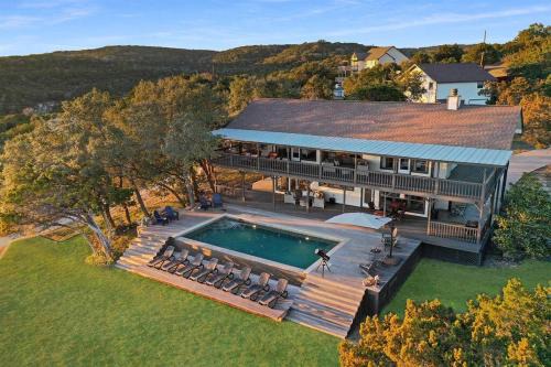 Leander House | Hot Tub, Heated Infinity Pool, Perfect Hill Country Estate on 10 Acres