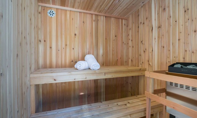 Chippawa House | Hot Tub/Heated Pool/Outdoor Sauna 5 Min To Falls