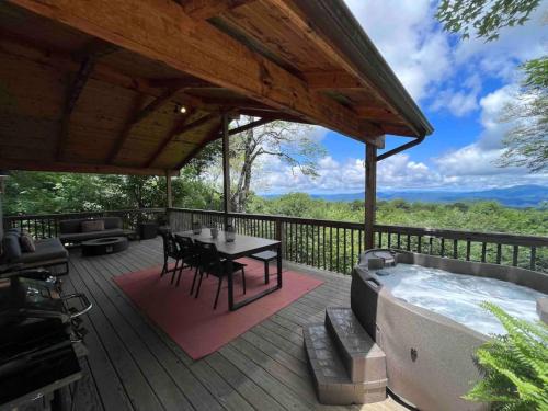 Beech Mountain Ski Chalet | Hot Tub, Panoramic Views, Deck, Firepit