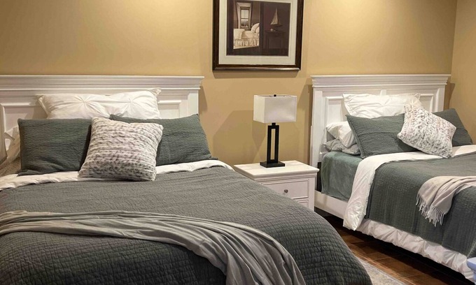 Madeira Park House | Hot Tub, Pets Welcome.