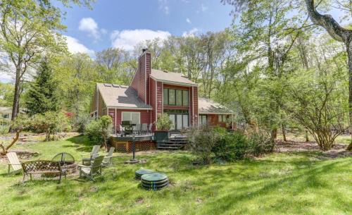 Pocono Summit Villa | Hot tub, Sauna, fire pit, games and nature in Lake Poconos
