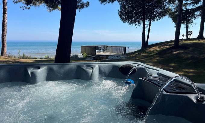 Two Rivers House | Hot Tub | Sleeps 20 | Private Beach | Game Room