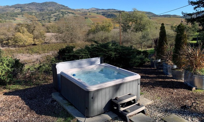 Glen Ellen House | Hot tub, vineyard views & nearby wineries
