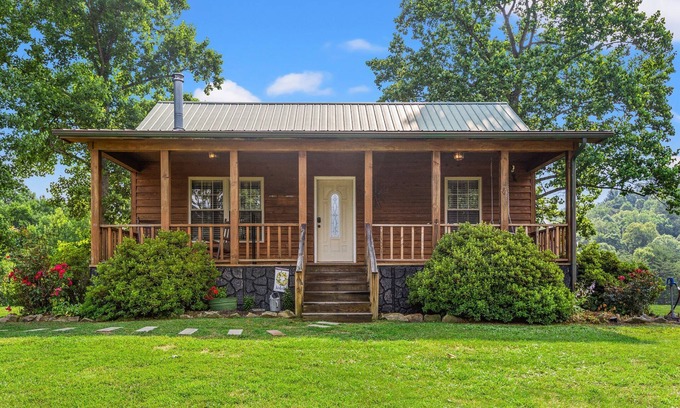 Beattyville Cabin | Hot Tub, WiFi, Pet-Friendly - Heavenly Hideaway - near Red River Gorge, Kentucky!