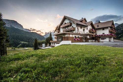 Corvara in Badia Hotel | Hotel Arlara