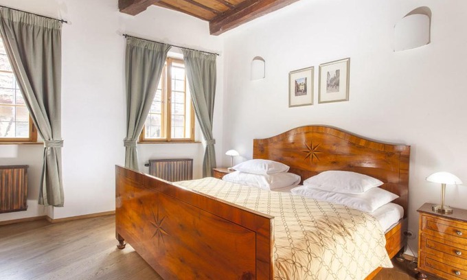 Mala Strana Hotel | Hotel At the Green Grape