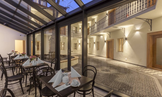 Mala Strana Hotel | Hotel At the White Lily