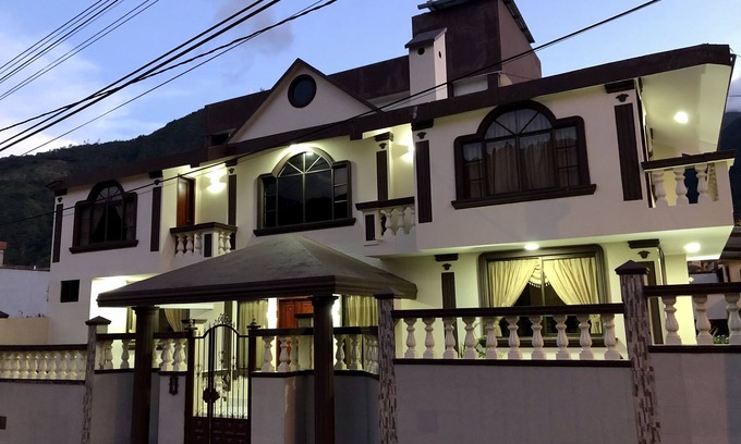 Banos de Agua Santa Hotel | Hotel Casa Santa Lucía