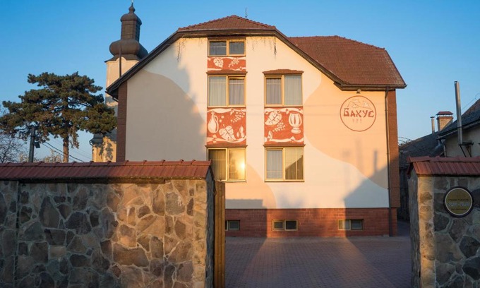 Storozhnytsya Hotel | Hotel Complex Bahus