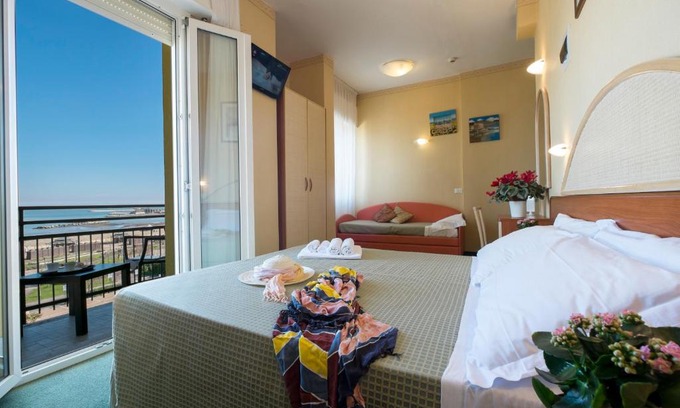 San Giuliano a Mare Hotel | Hotel Crosal