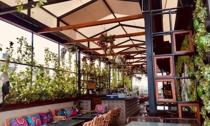 Sector 5 Hotel | Hotel ELM