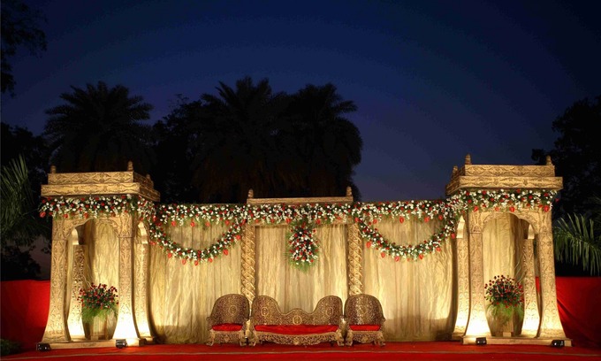 Alkapuri Hotel | Hotel Express Residency