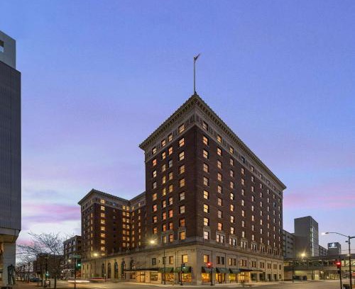 Downtown Des Moines Hotel | Hotel Fort Des Moines, Curio Collection By Hilton