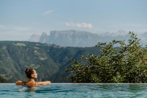 San Genesio Atesino Hotel | Hotel & Gasthof zum Hirschen