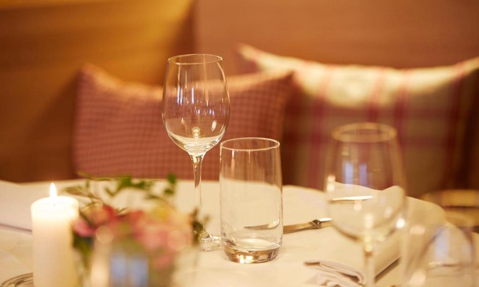 Oberhundem Hotel | Hotel Gasthof Zu den Linden