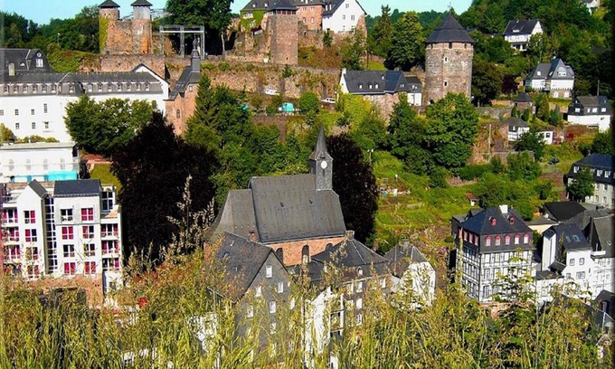 Monschau Hotel | Hotel Graf Rolshausen - Double Room Shower / WC