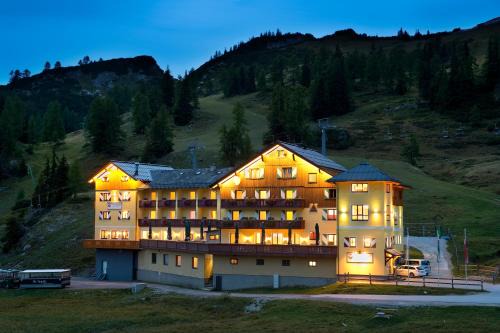 Tauplitzalm Hotel | Hotel Hierzegger
