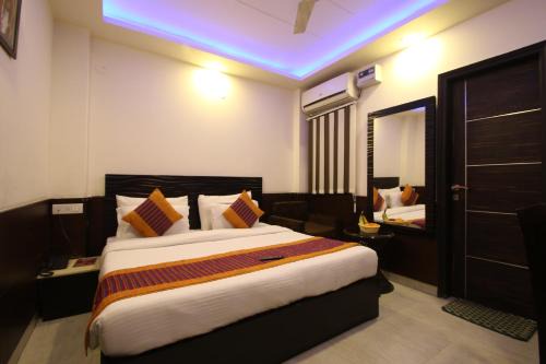 Karol Bagh Hotel | Hotel Hill Palace -Near Karol Bagh Metro Station