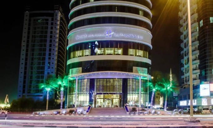 Al-Fujairah House | Hotel in Fujairah with Rooftop Pools & Spa