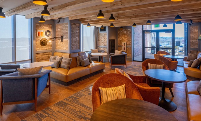 Columbus Hotel | Hotel Indigo Columbus at Riverfront Place by IHG