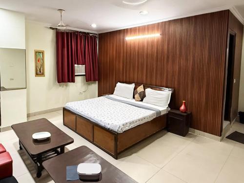 Karol Bagh Hotel | Hotel J Premium - Karol Bagh