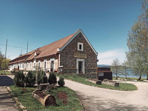 Cerna V Posumavi Hotel | Hotel Jestřábí