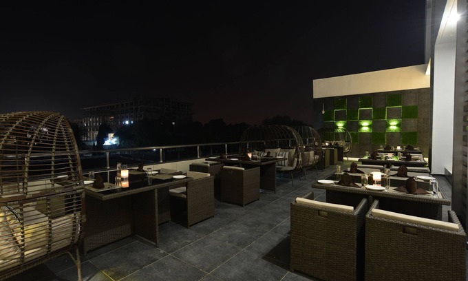 Dhule Hotel | Hotel Jhankar Palace
