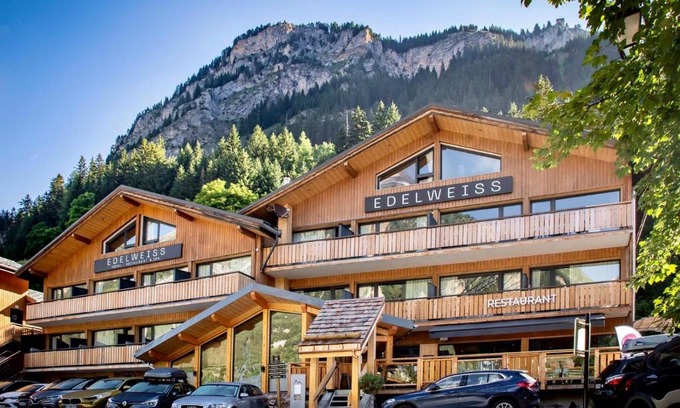 Pralognan-la-Vanoise Hotel | Hotel L'Edelweiss