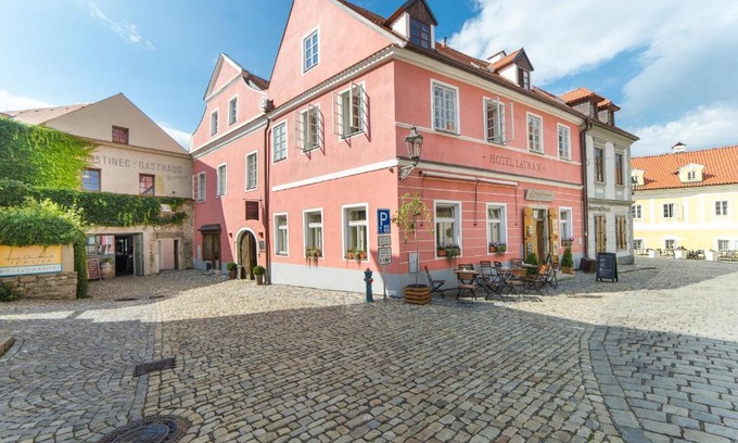 Cesky Krumlov Hotel | Hotel Latrán