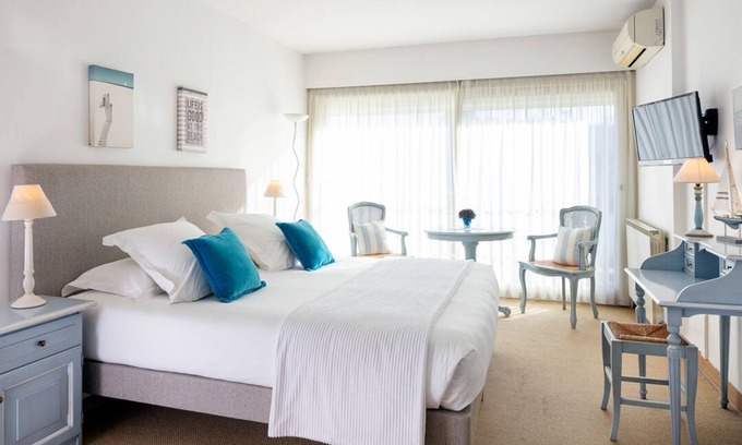 Istres Hotel | Hotel Le Castellan