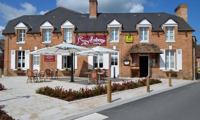 Yvoy-le-Marron Hotel | Hotel Le Cheval Blanc