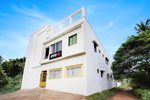 Ganapathichettikulam Hotel | Hotel O Royal Midlaans