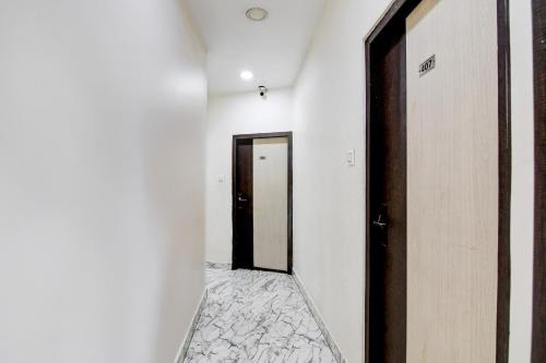 College Square Hotel | Hotel O S. R. ROYALE