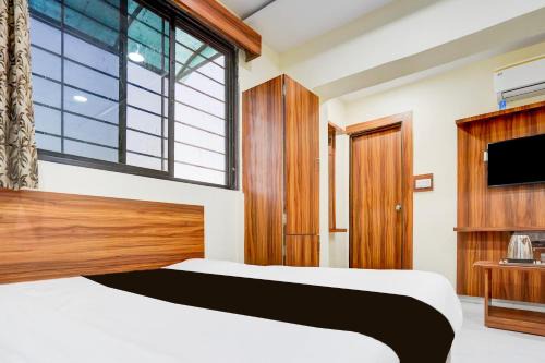 Thaltej Hotel | Hotel O Surbhi Inn Ambli Road Railway station