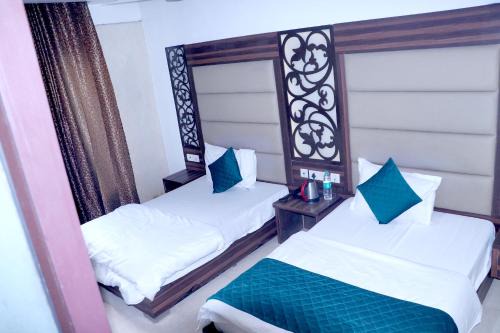 Karol Bagh Hotel | Hotel OM Delhi-Near Karol Bagh Metro Station